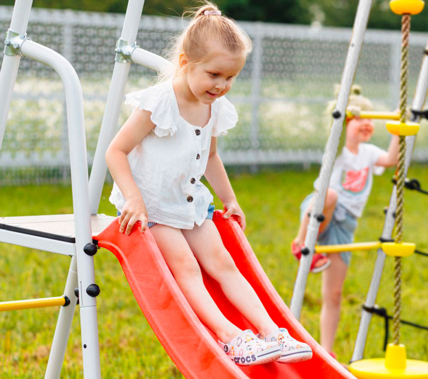 Детский спортивный комплекс для дачи "Фитнес" с 2-я качелями и горкой РА769