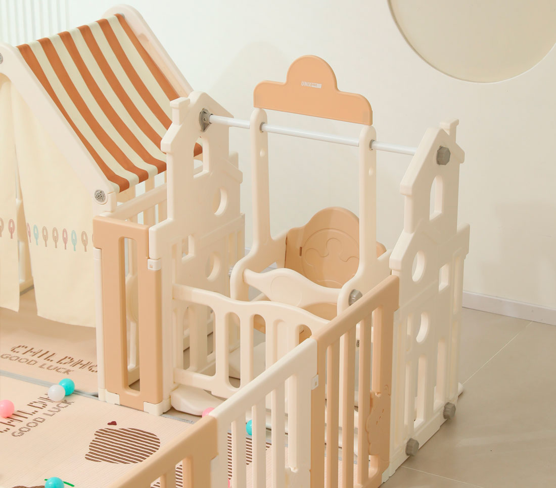 Манеж детский "Делюкс" с игровым домиком, баскетбольной стойкой, доской для рисования, качелями + место для хранения игрушек, размер 180 x 200 см, цвет бежевый UN-21