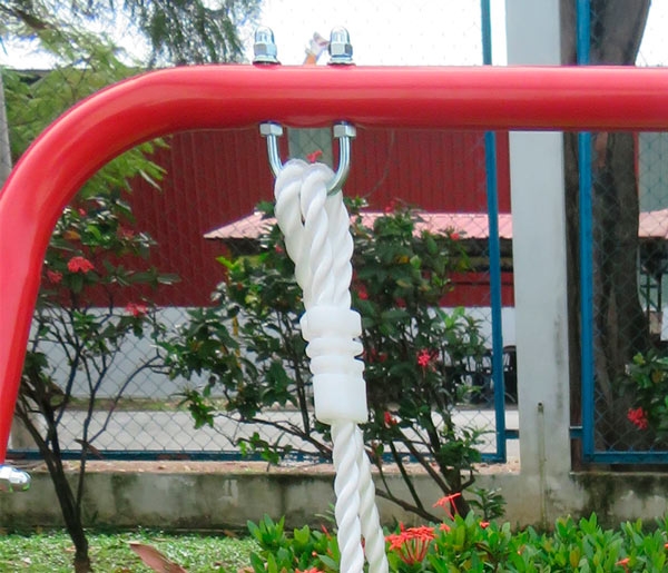 Качели-люлька детские уличные на металлических опорах ДР284